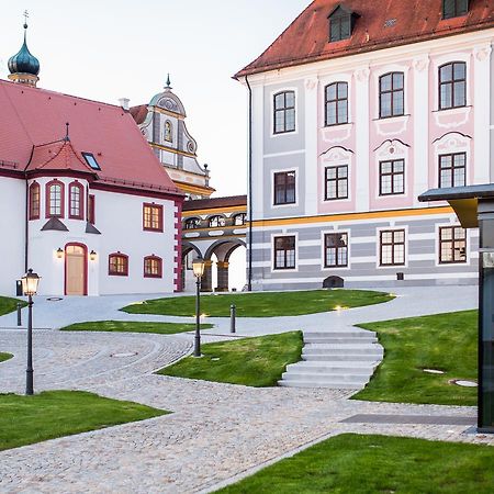 Hotel Schloss Leitheim エクステリア 写真
