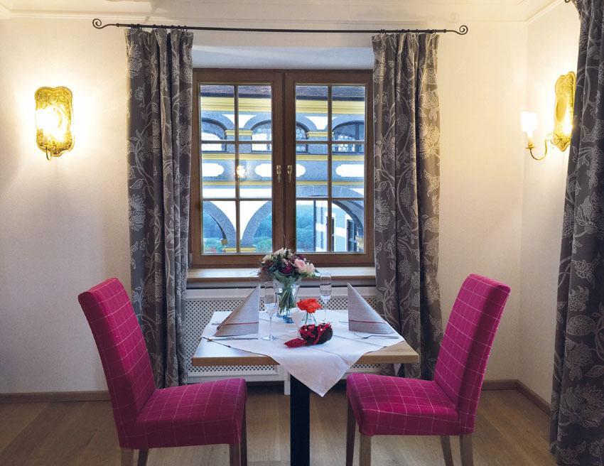 Hotel Schloss Leitheim エクステリア 写真
