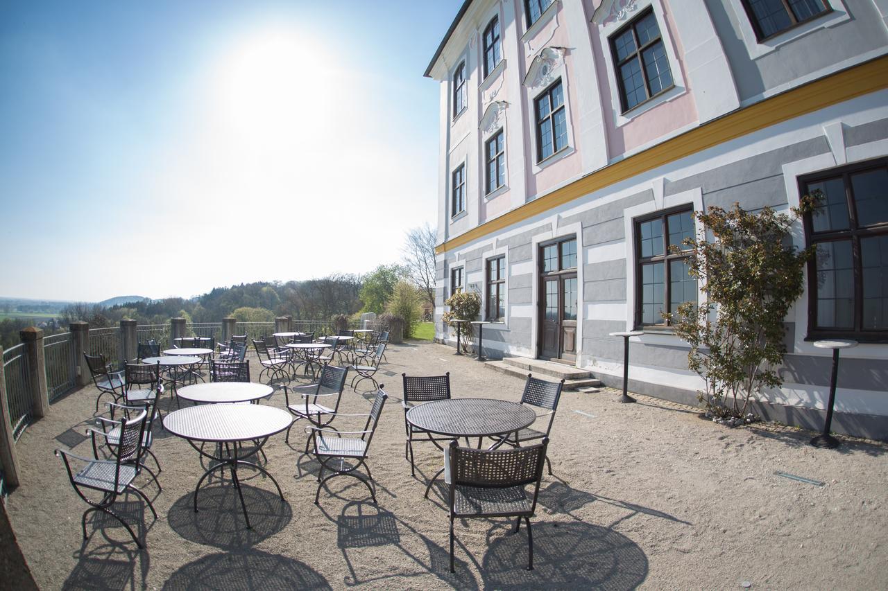 Hotel Schloss Leitheim エクステリア 写真