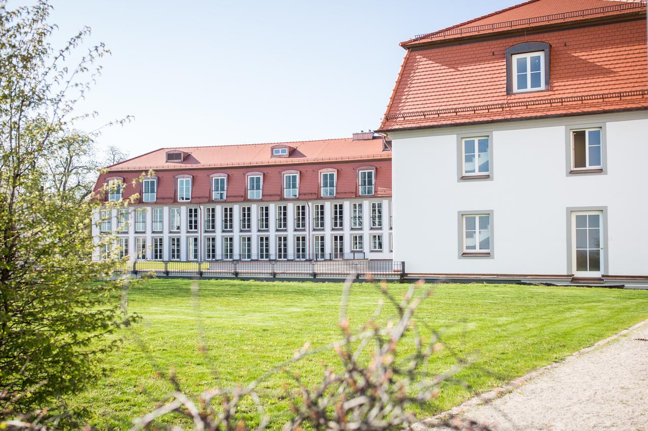 Hotel Schloss Leitheim エクステリア 写真