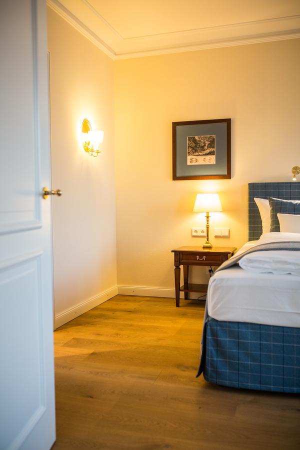 Hotel Schloss Leitheim エクステリア 写真