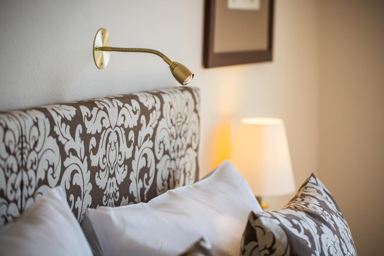 Hotel Schloss Leitheim エクステリア 写真
