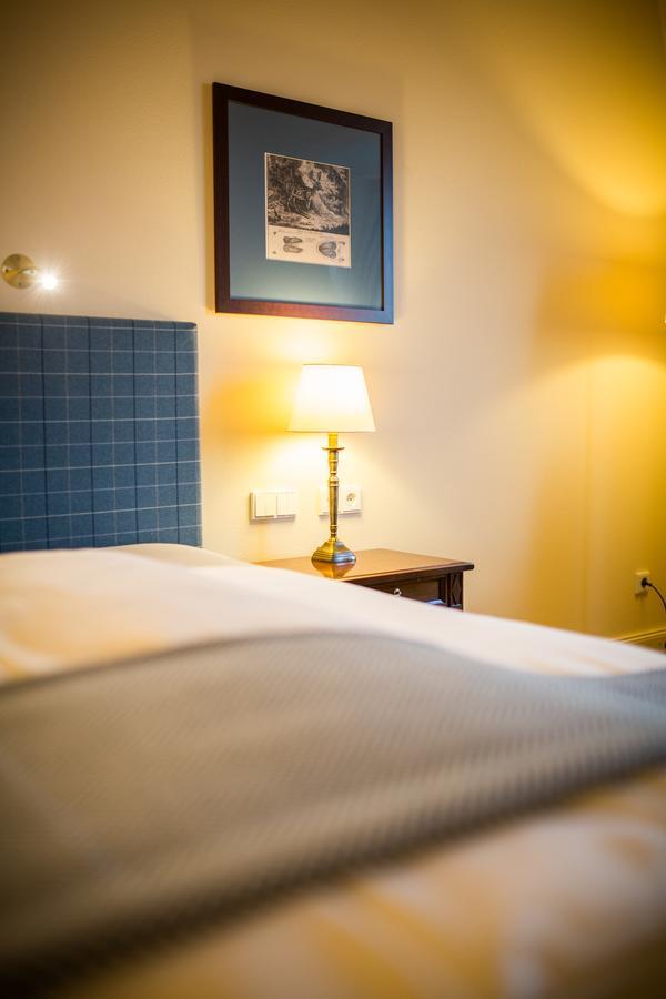 Hotel Schloss Leitheim エクステリア 写真