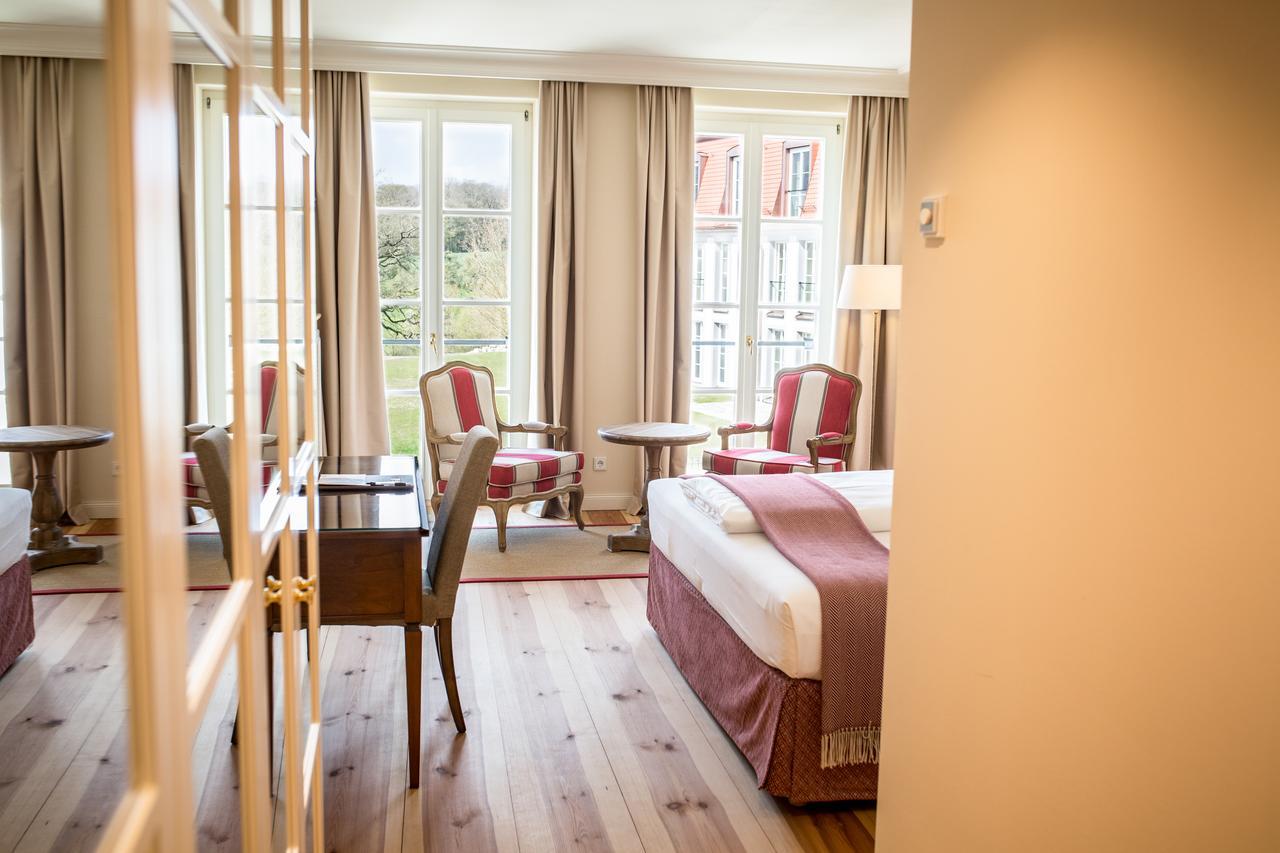 Hotel Schloss Leitheim エクステリア 写真