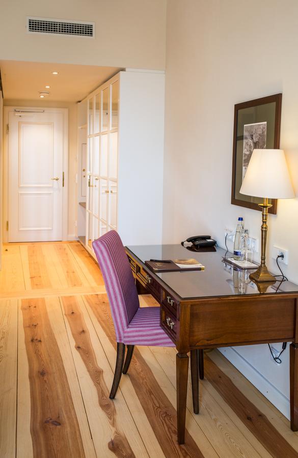 Hotel Schloss Leitheim エクステリア 写真