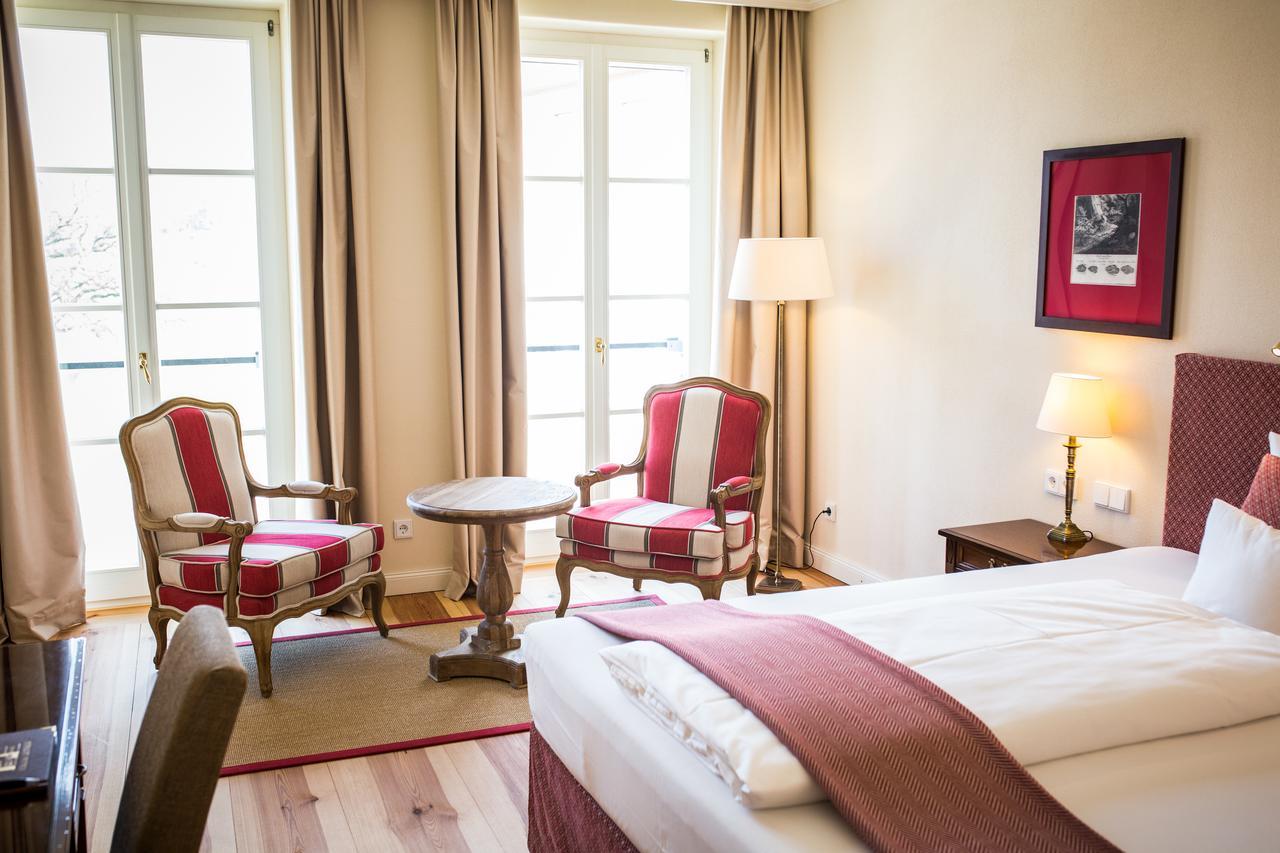 Hotel Schloss Leitheim エクステリア 写真