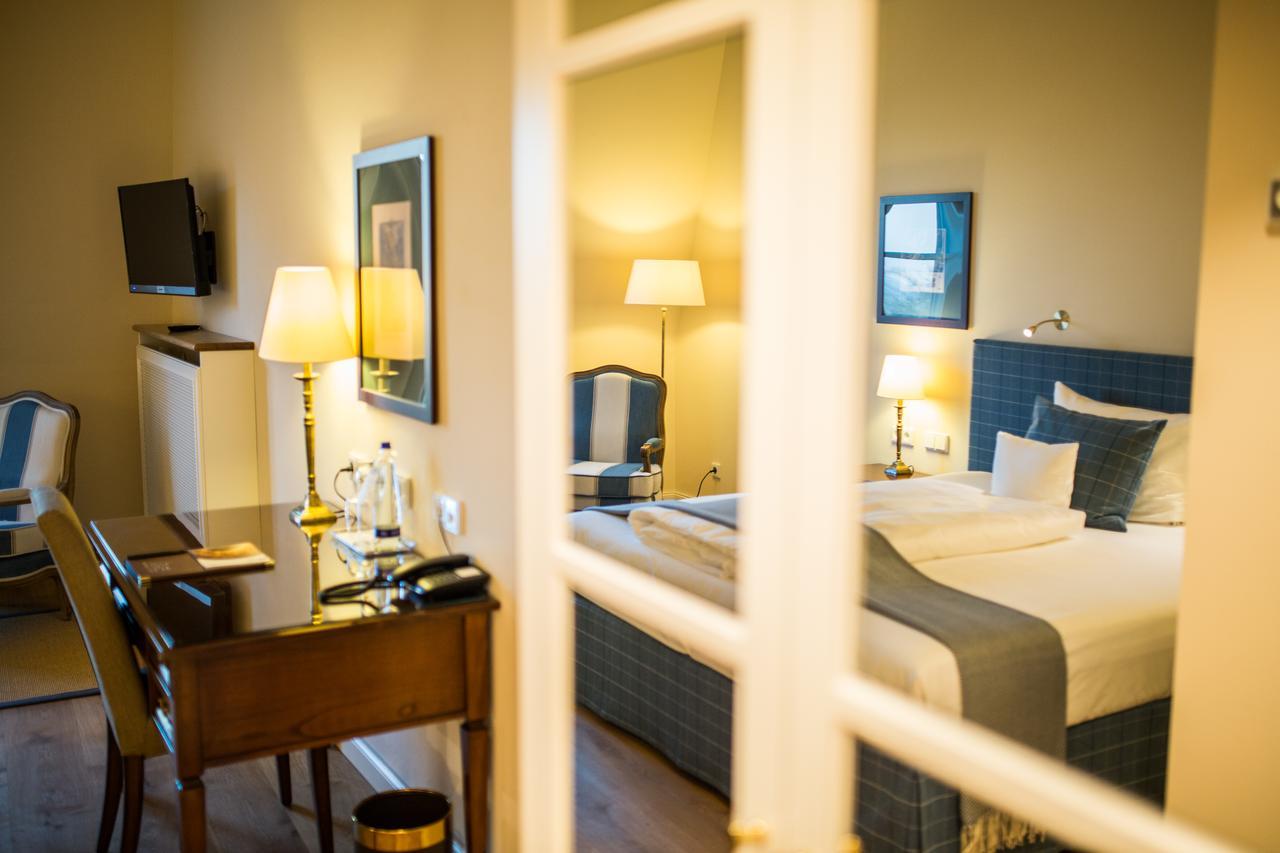 Hotel Schloss Leitheim エクステリア 写真