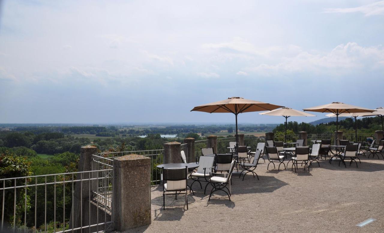 Hotel Schloss Leitheim エクステリア 写真